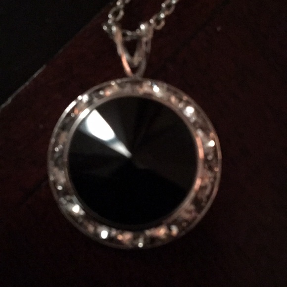 18” silvertone necklace w/ pendant in black/clear - Picture 5 of 5